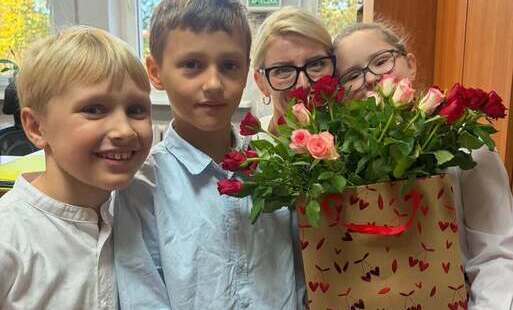 Zdjęcie do Uśmiech i słowa wdzięczności &ndash; wyjątkowe życzenia od Samorządu Uczniowskiego Klas 1&ndash;3